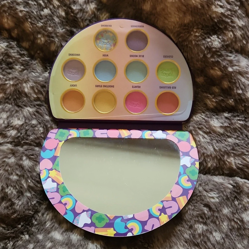 Lucky charms eyeshadow palette